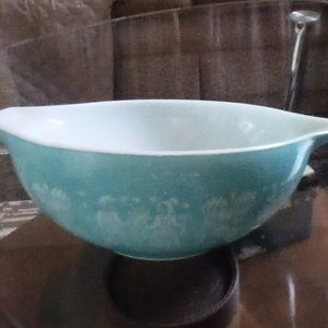Amish Pyrex bowl